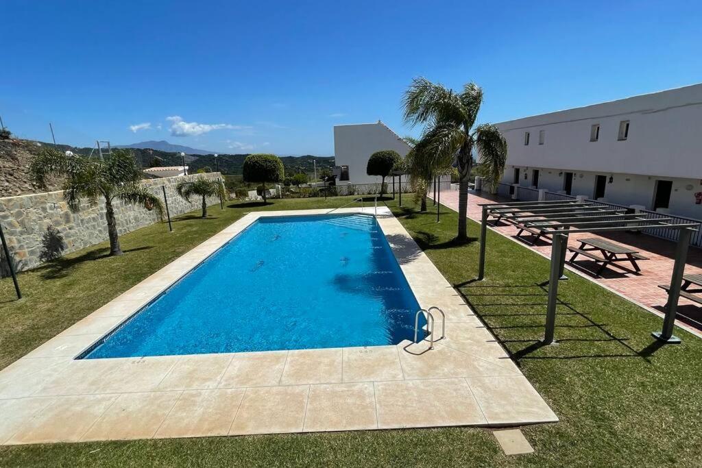 Atico Con Bonita Vista. En Urbanizacion Privada.! Daire Estepona Dış mekan fotoğraf